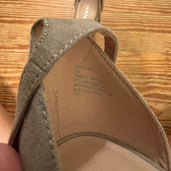 Heels - Picture 4 of 4